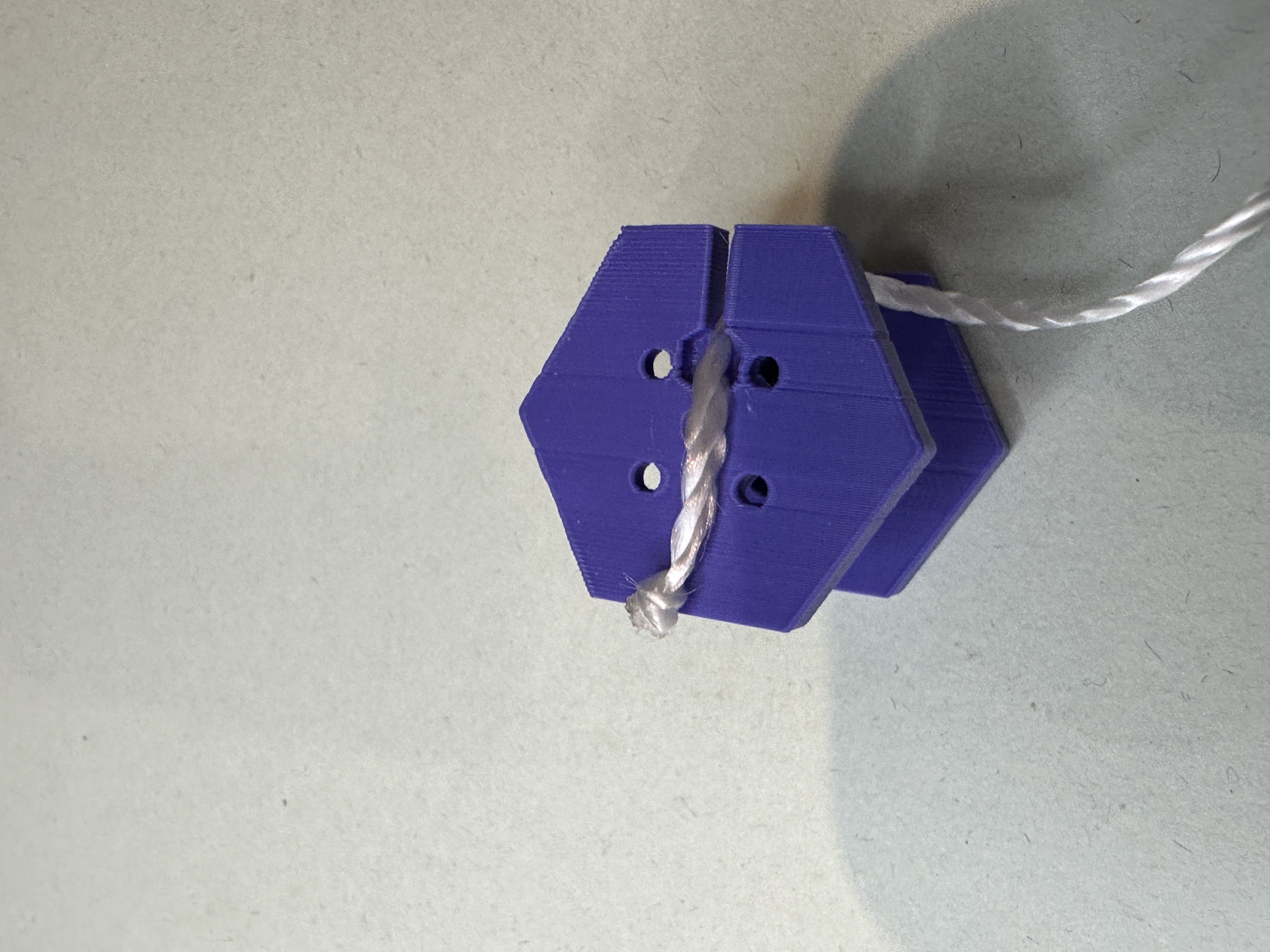 Showing the torque pull string knot across the hub location.